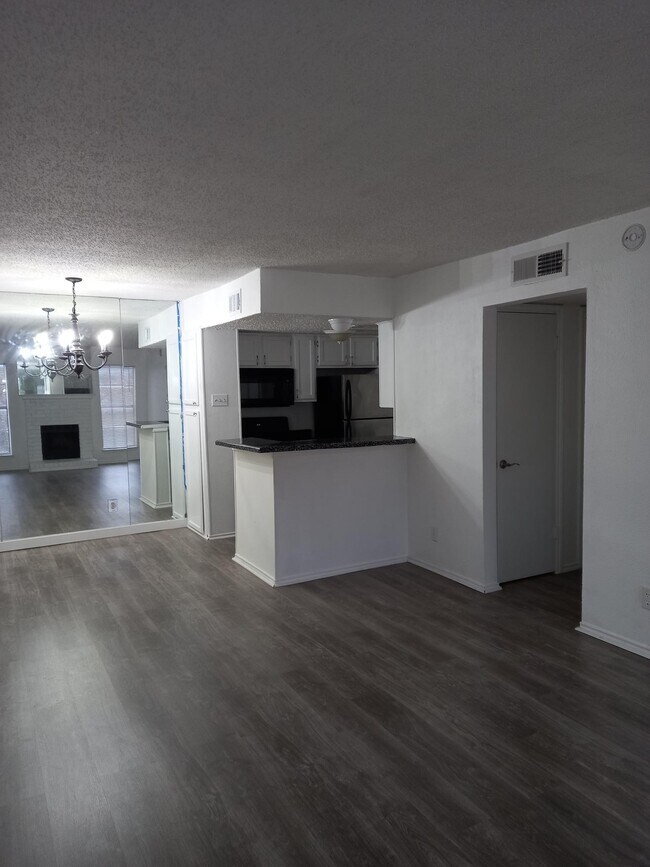 Foto del edificio - 9520 Royal Ln