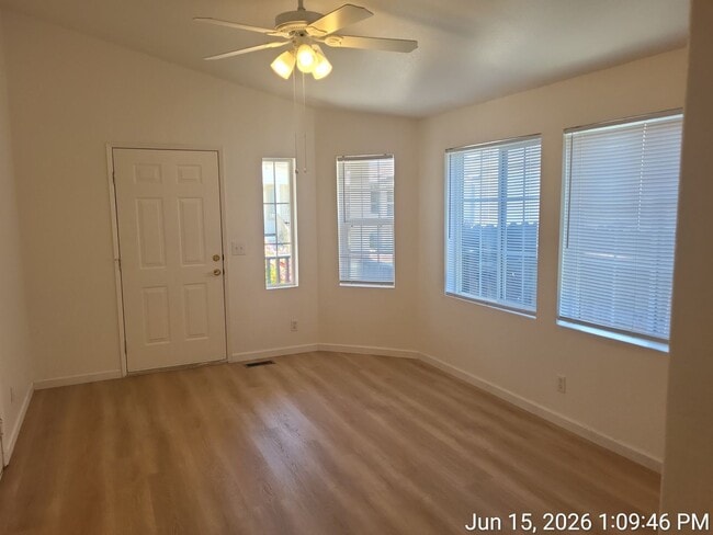 Foto del edificio - 1240 Partridge Dr