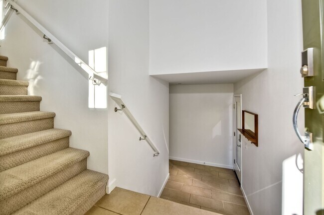 Building Photo - 8332 Ridge Ct