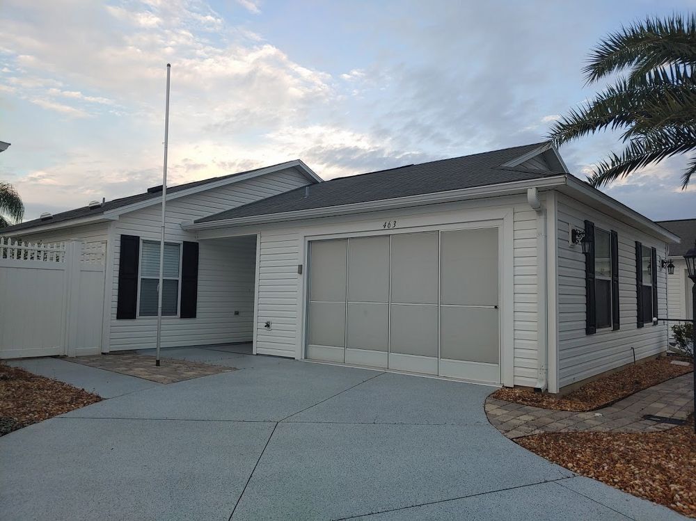 Primary Photo - Stunning Location Pet Friendly 2/2 CYV