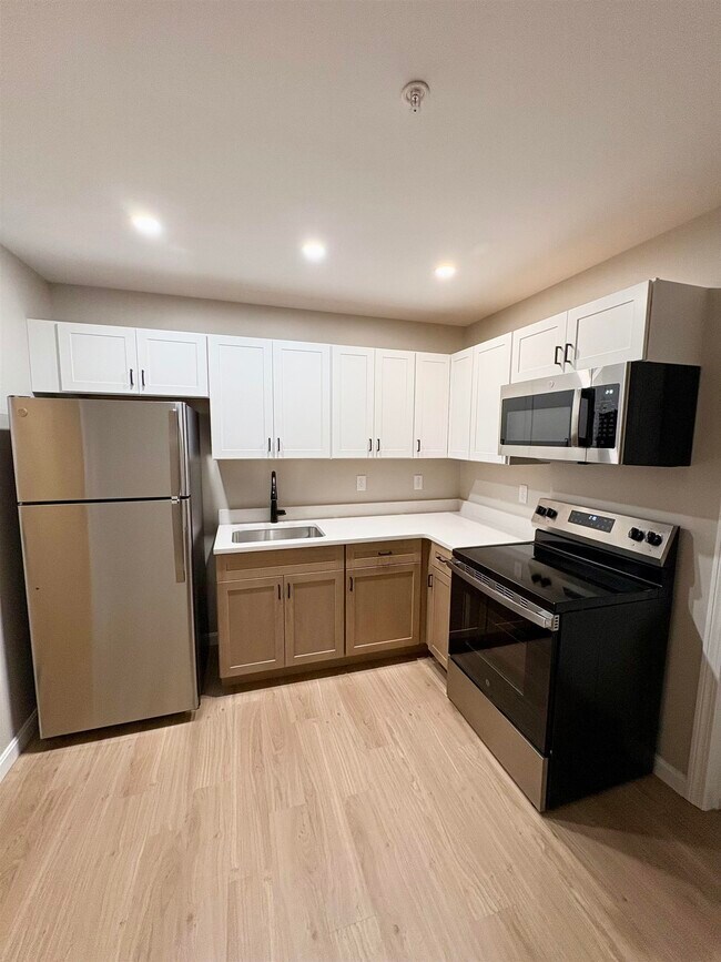 Building Photo - 15 Mountain Rd