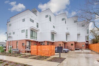 Building Photo - 7904 Green Lake Dr N