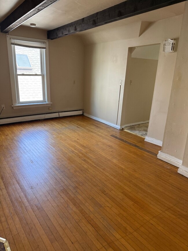 Building Photo - 1237 E Johnson St