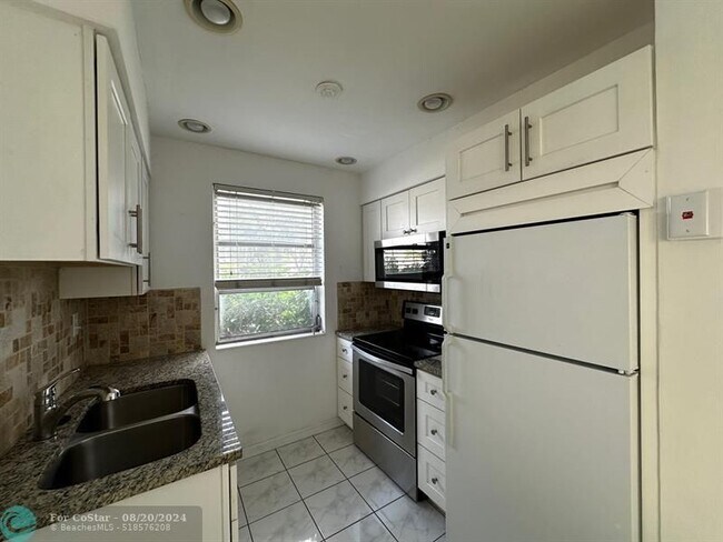 Foto del edificio - 2130 NE 42nd Ct