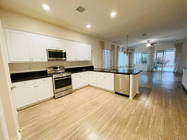 Building Photo - 85468 Treviso Dr