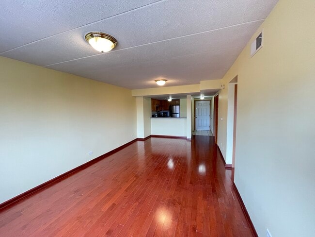 Building Photo - 1828 S Wentworth Ave