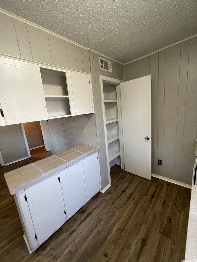 Building Photo - 8917 Tanya Dr