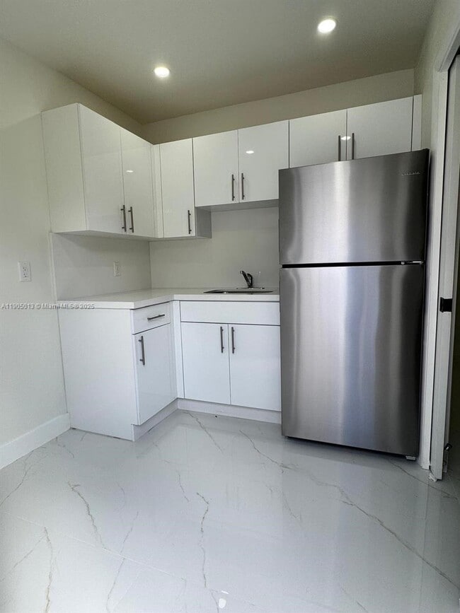 Foto del edificio - 9815 SW 21st St