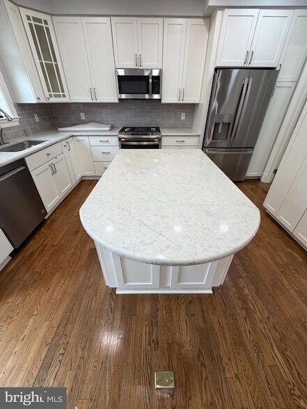 Foto del edificio - 8017 Rising Ridge Rd