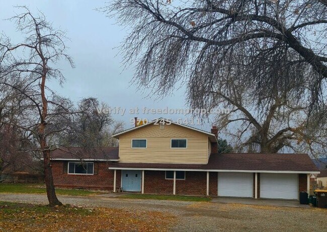 Foto del edificio - 2261 Fawn Ridge Ct