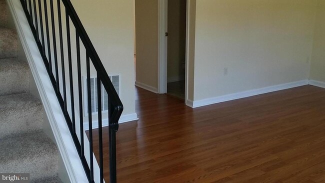 Building Photo - 203 Ash Hollow Dr