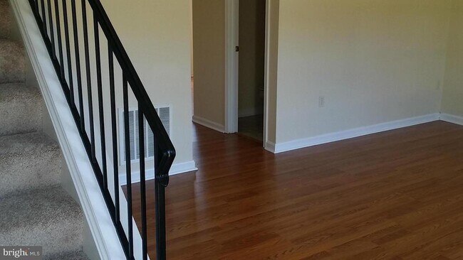 Foto del edificio - 203 Ash Hollow Dr