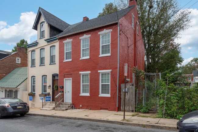 Building Photo - 455 High St