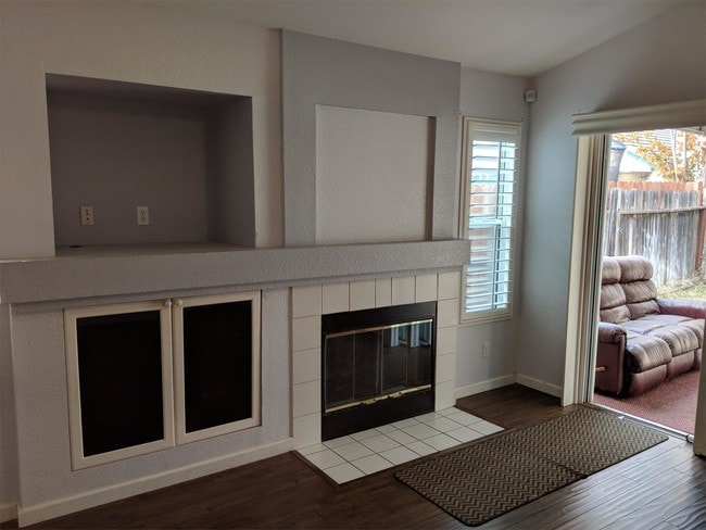 Building Photo - 8645 Black Kite Dr