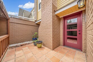 Building Photo - 10732 Briar Forest Dr