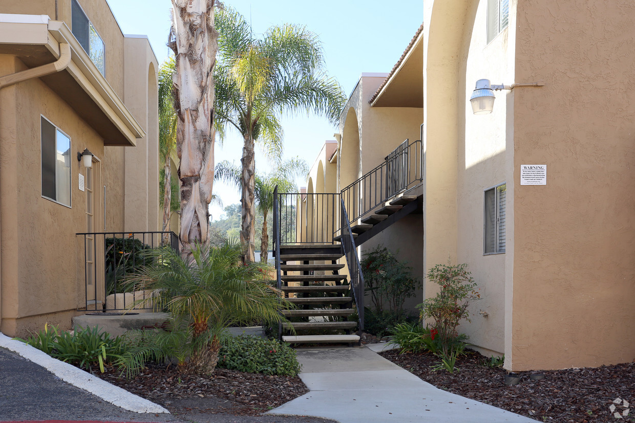 Foto principal - Poway Apartments