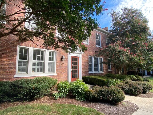 Foto del edificio - 1745 N Troy St