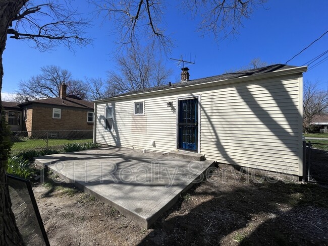 Building Photo - 1827 N Spencer Ave