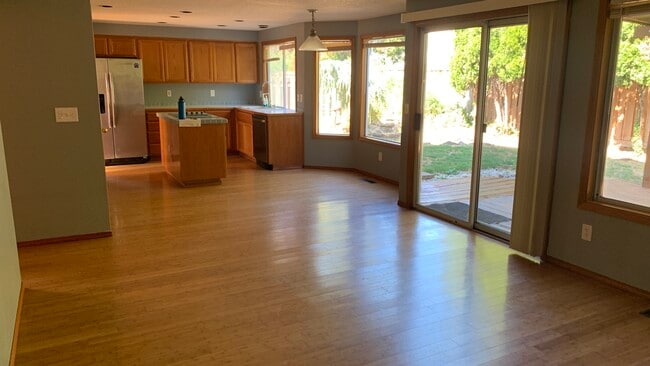 Building Photo - 4122 NW 178th Pl