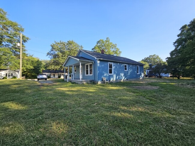 Building Photo - 824 Hamrick St