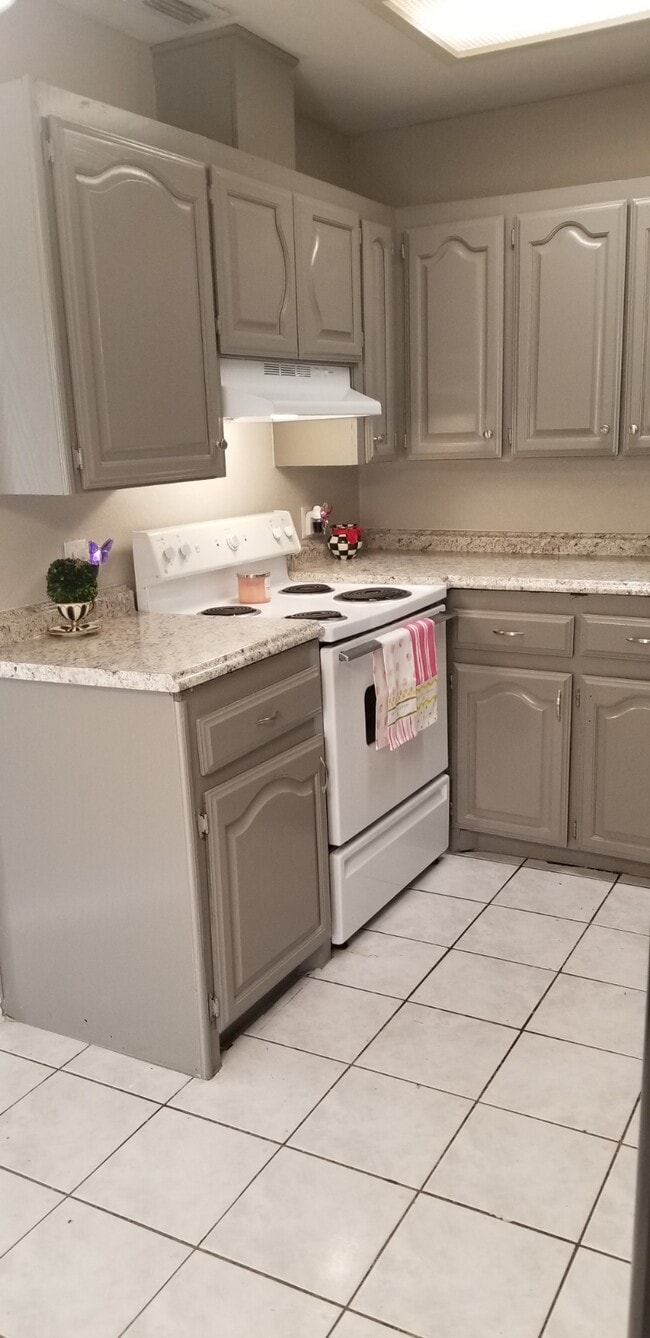 Building Photo - 918 W Caffery Ave