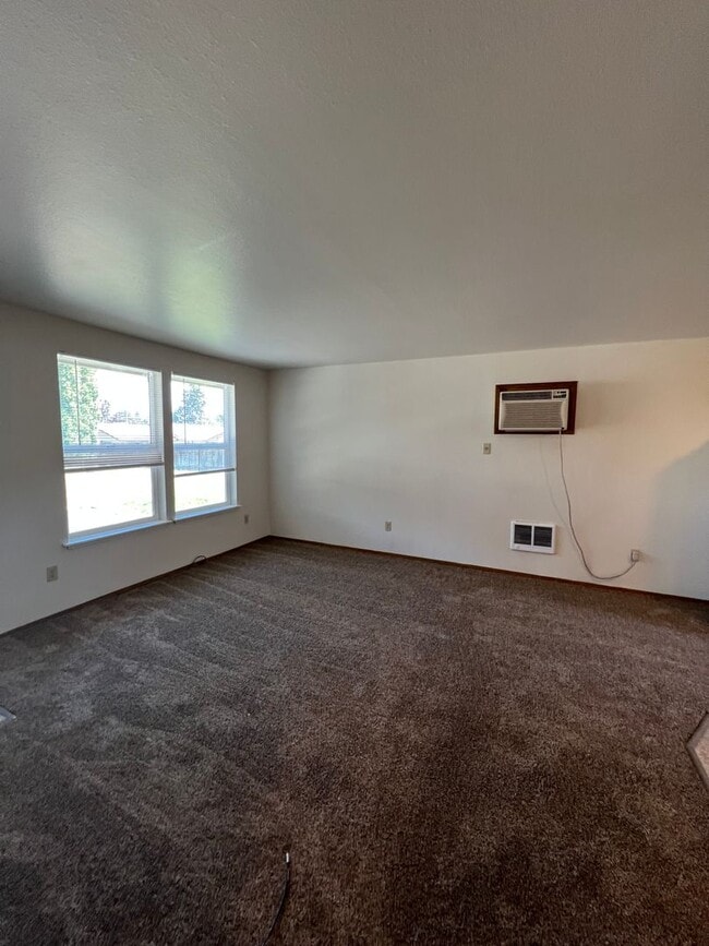 Building Photo - d1317