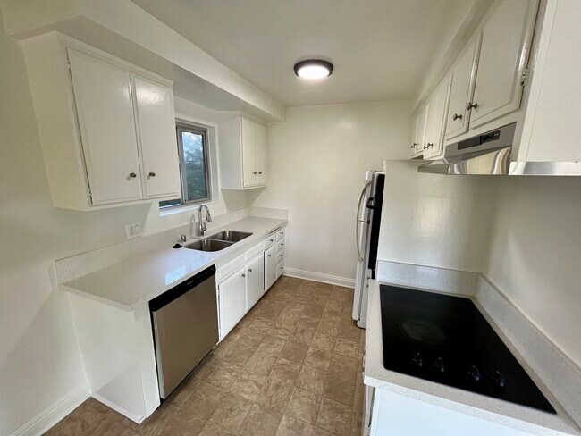 Kitchen - 855 10th St