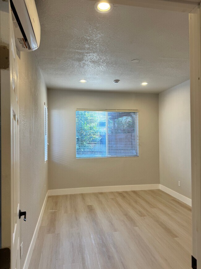Foto del edificio - 2636 Gaines Ct
