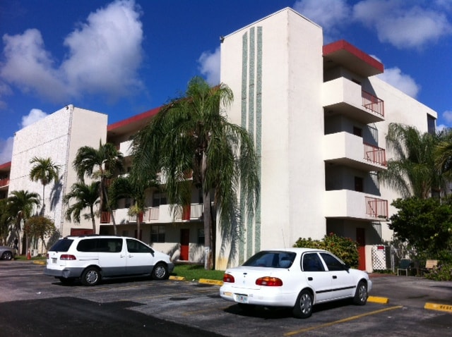 Primary Photo - 3181 W Hallandale Beach Blvd