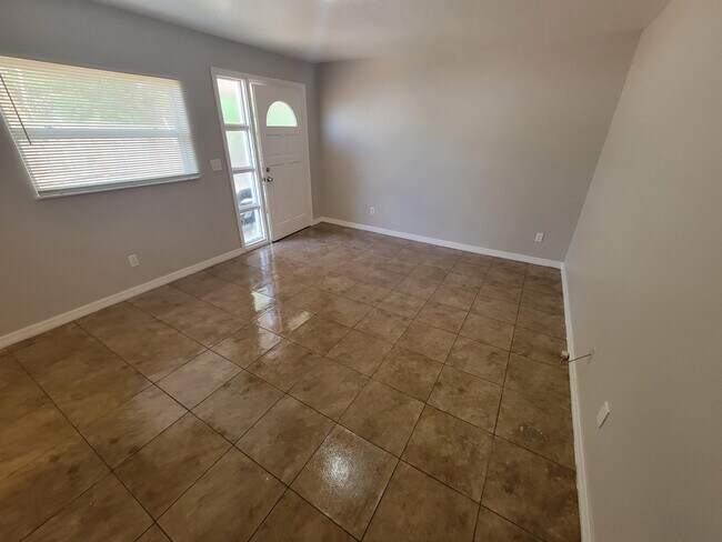 Foto del edificio - 1611 Miller Ave