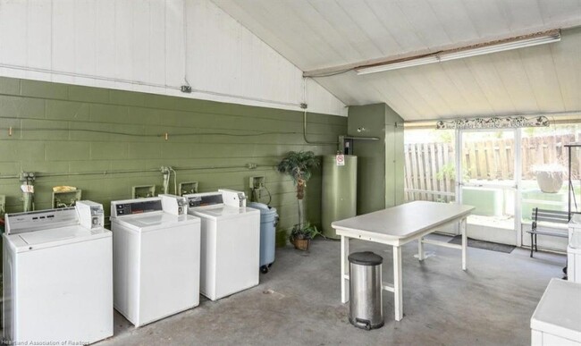 Building Photo - 3012 FL-17
