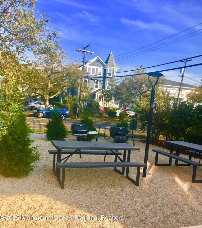 Building Photo - 1615 Park Ave