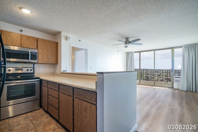 Building Photo - $2,000 / 1br - 1bd/1ba Condominium In Pearl Regency W/ 1 Parking Stall