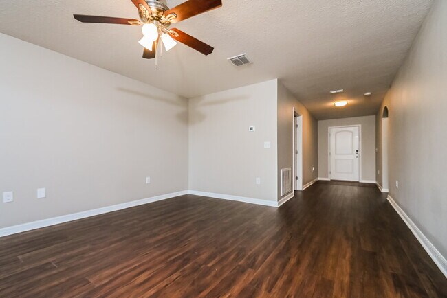 Foto del edificio - 720 Chatham Walk Dr