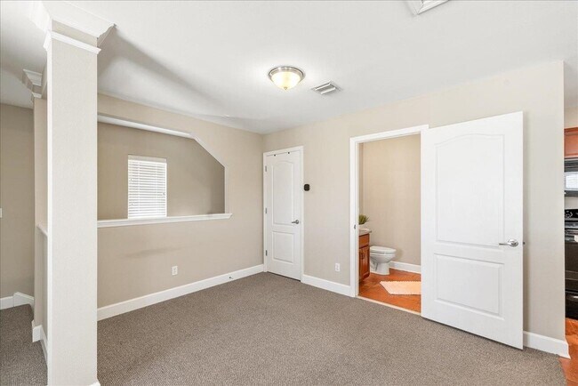Foto del edificio - 2458 Goldenrod Wy