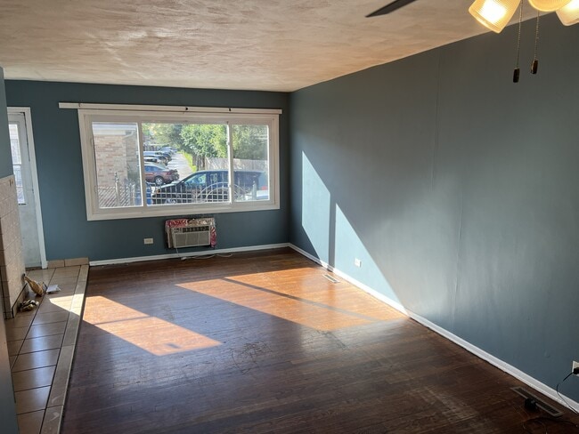 Building Photo - 82 W Michael Ln