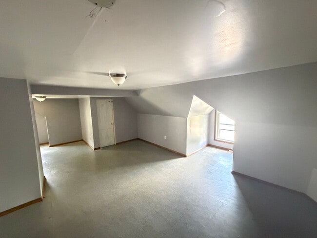 Building Photo - 224 7th St