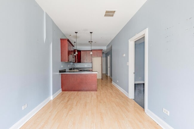 Building Photo - 2450 S Homan Ave