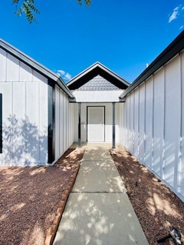 Building Photo - For Rent