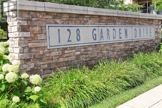 Building Photo - 128-128 Garden Dr