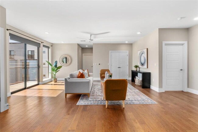 Foto del edificio - 1615 E 7th St