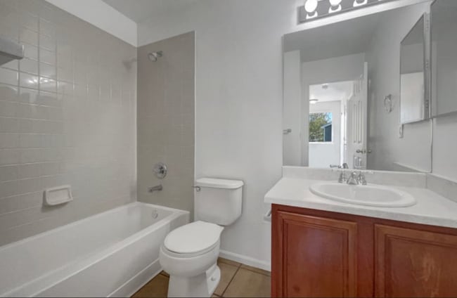 Foto del edificio - 12660 Eastlake Dr