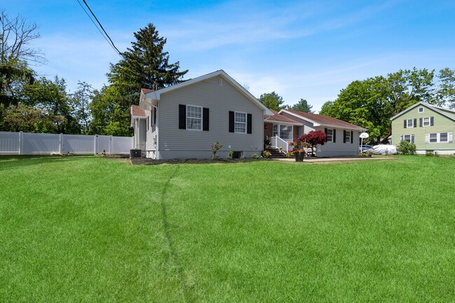 Side - 4 Hillside Ave