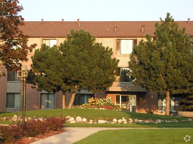 Riverwood Court Apartments