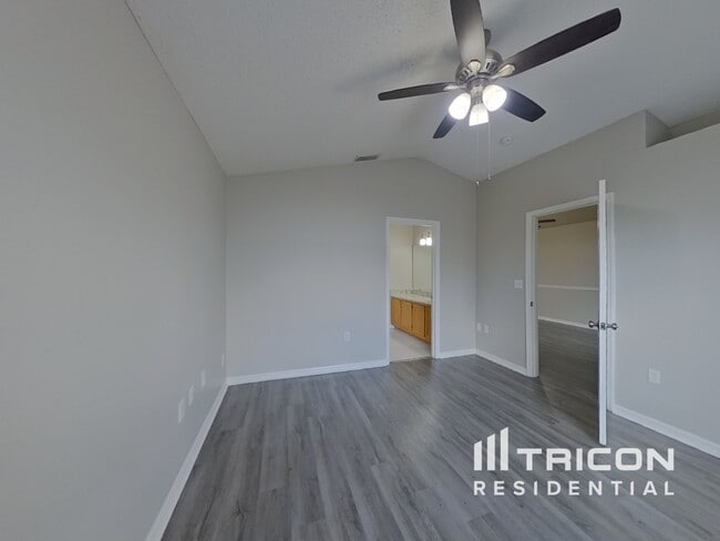 Building Photo - 2950 Canoe Cir