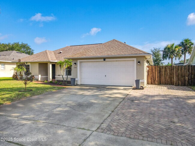 Foto del edificio - 1342 Richwood Cir