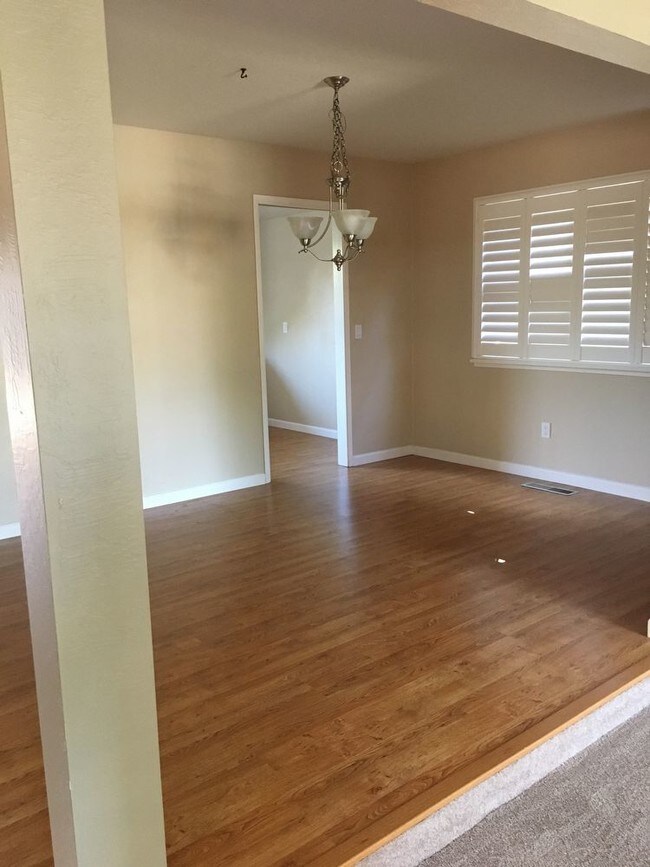 Building Photo - 4036 Trinity Dr