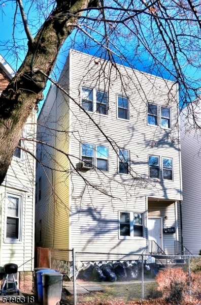 Primary Photo - 28 Linden Ave