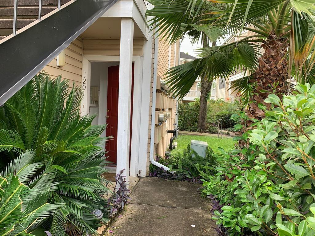 Foto principal - 2750 Holly Hall St