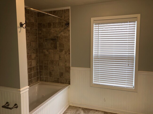 Building Photo - 1006 Lark Ct